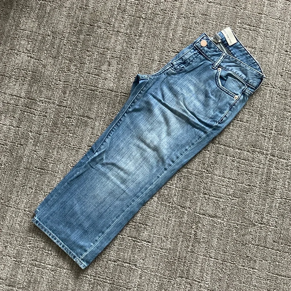 GAP Factory Curvy Low Rise Capris - Picture 1 of 12